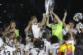 AG体育官方网站-罗马竞技场欧冠夜晋级，球迷狂欢庆祝胜利的简单介绍