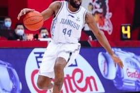 AG体育-波兰队奋勇作战，取胜欧锦赛中一战(波兰队欧洲杯)