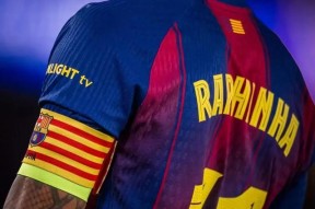 AG官方网站-梅西连场进球，巴萨豪取六连胜(梅西出场前后巴萨判若两队 登场136秒破门创纪录)