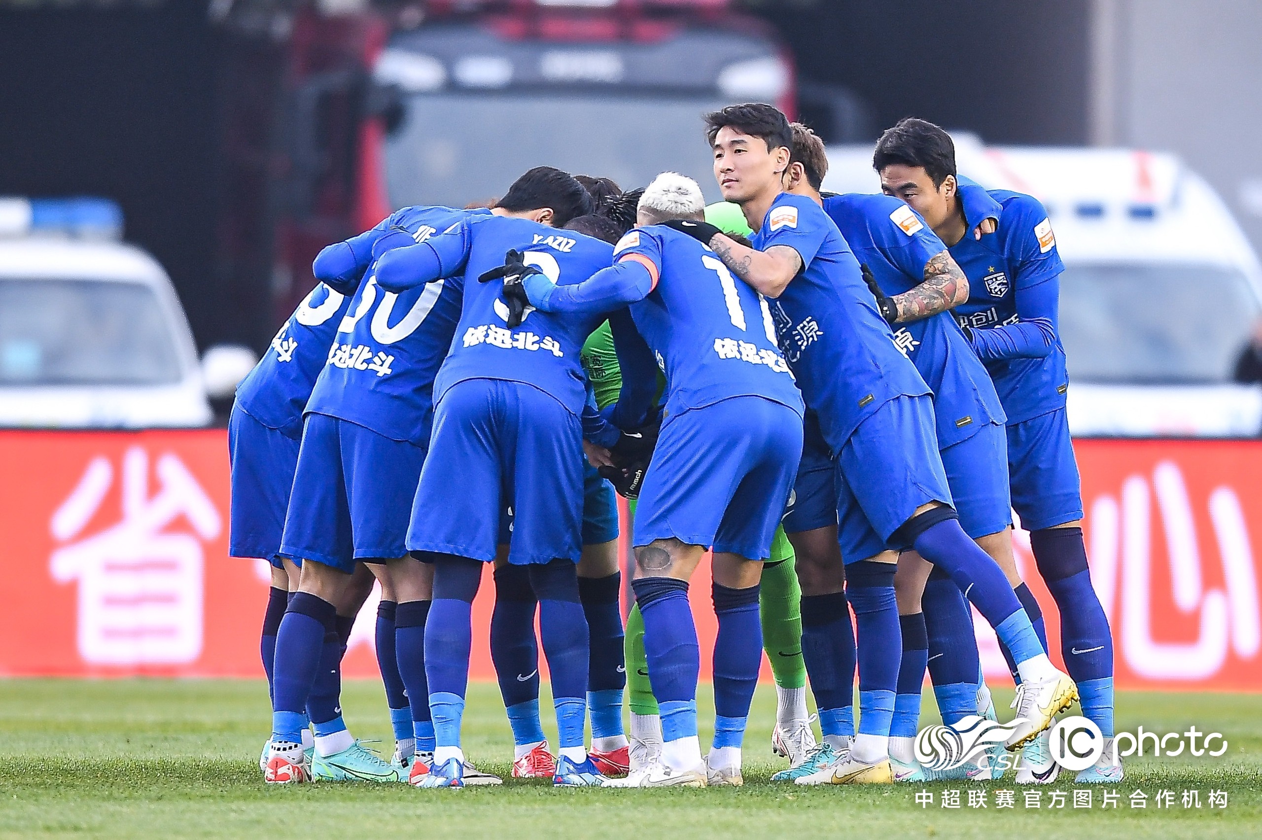 AG体育官网-激情绽放！球队全力以赴争夺胜利的简单介绍  第2张